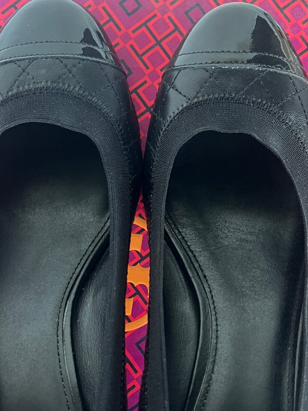 Tory Burch Carrie 55mm Quilted Leather Cap Toe Pump Black Gold Logo Size 9.5 EUC - Picture 13 of 13